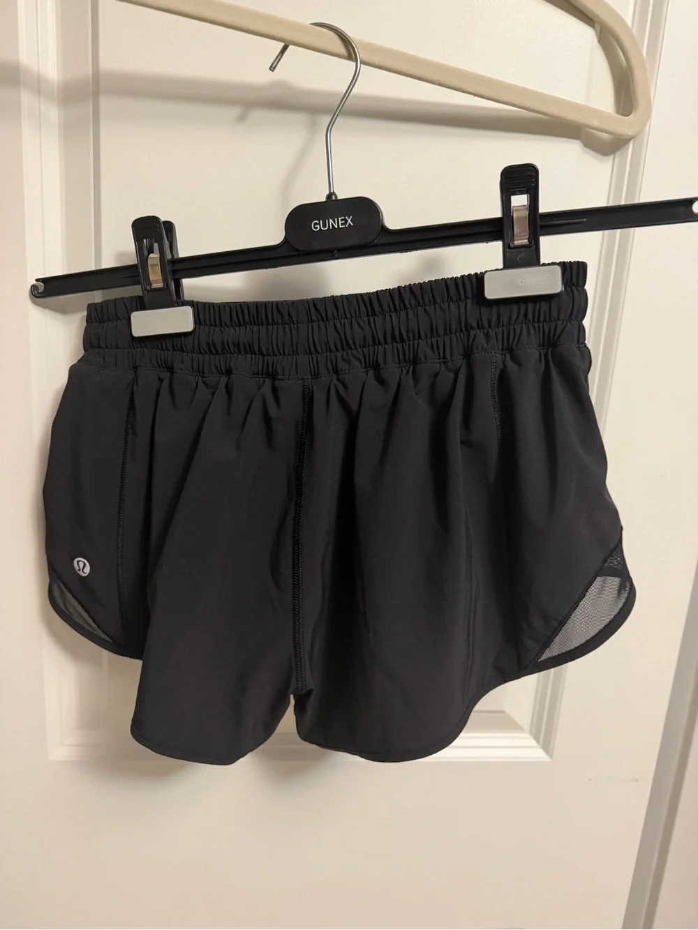 Lulu Lemon Hotty Hot Short 2.5” Black Size 6